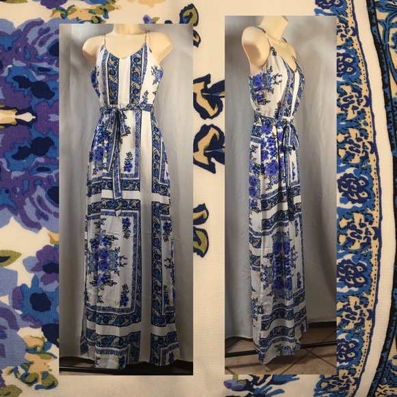 Size 12. Scarf print maxi dress with side slits - Picture 3 of 8